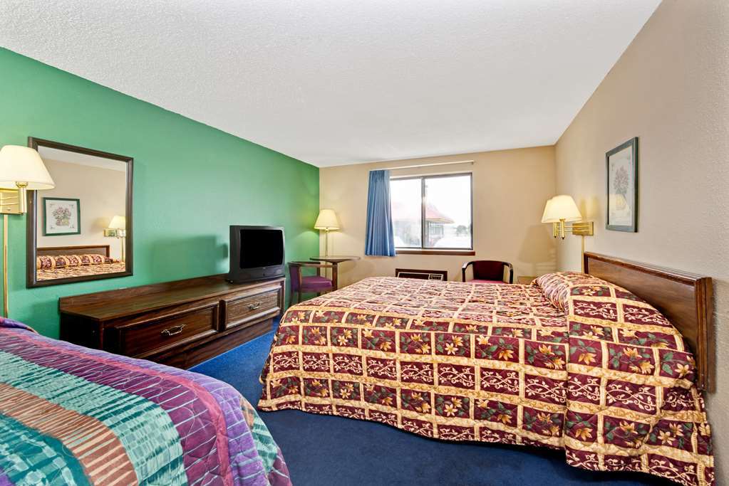 Super 8 By Wyndham Shelbyville Habitación foto