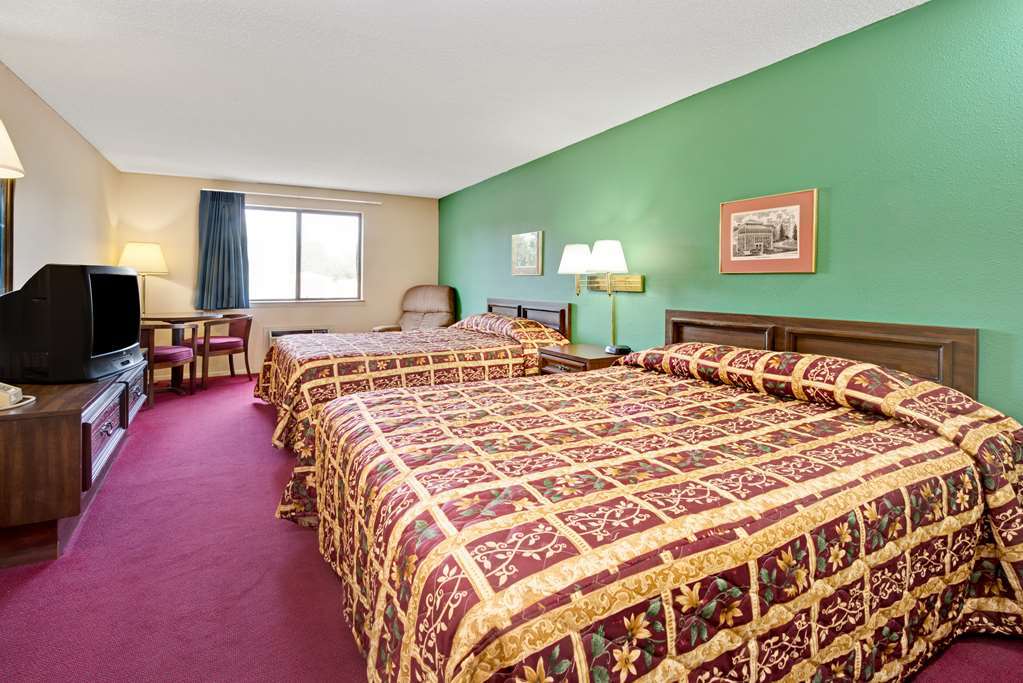 Super 8 By Wyndham Shelbyville Habitación foto